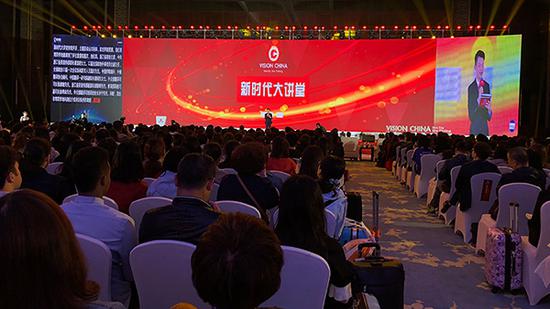 4月15日下午，以“命运共同体 世界新图景”为主题的第二期中国日报“新时代大讲堂”在杭州国际博览中心举行。